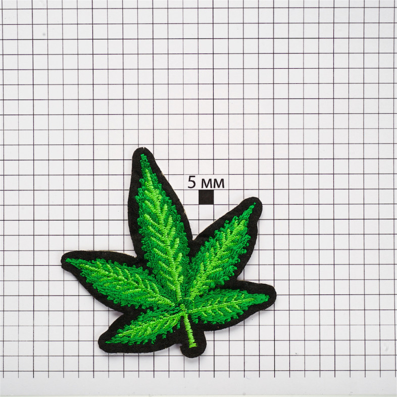 Łatka materiałowa Listek cannabisu zielony 1 szt