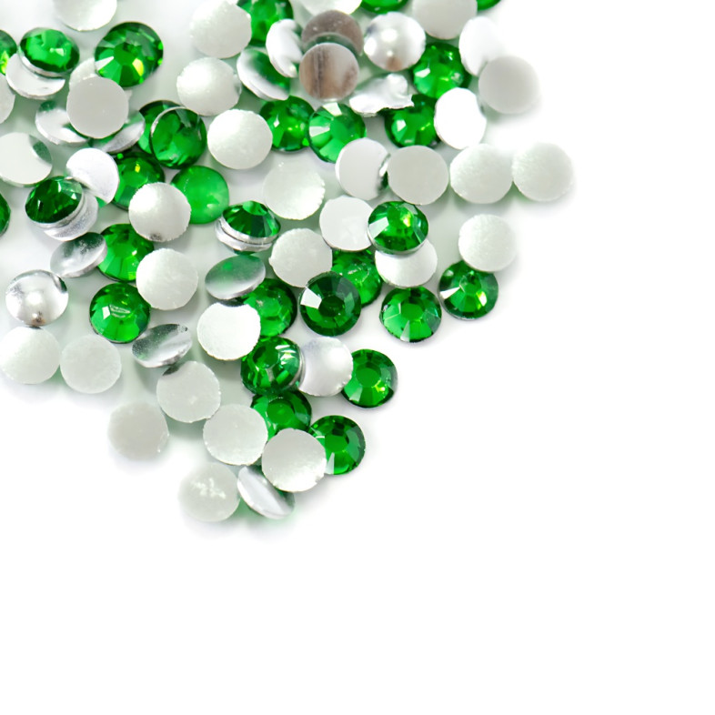 Plastic rhinestones 3 mm green, pack of 110 pcs.