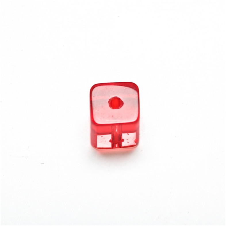 Koralik szklany 8x8 mm sześcienny czerwony 1 szt