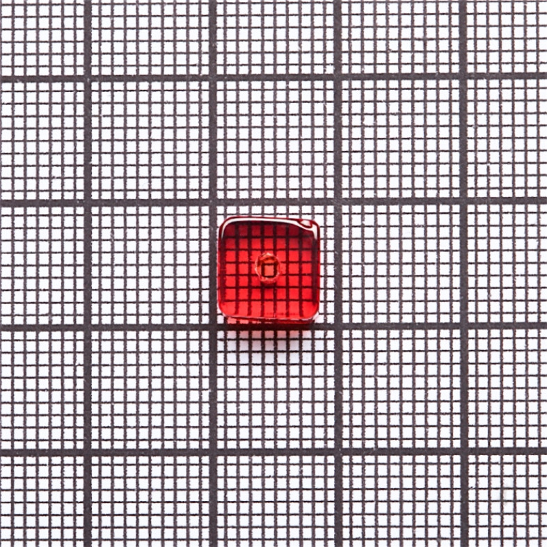 Koralik szklany 8x8 mm sześcienny czerwony 1 szt
