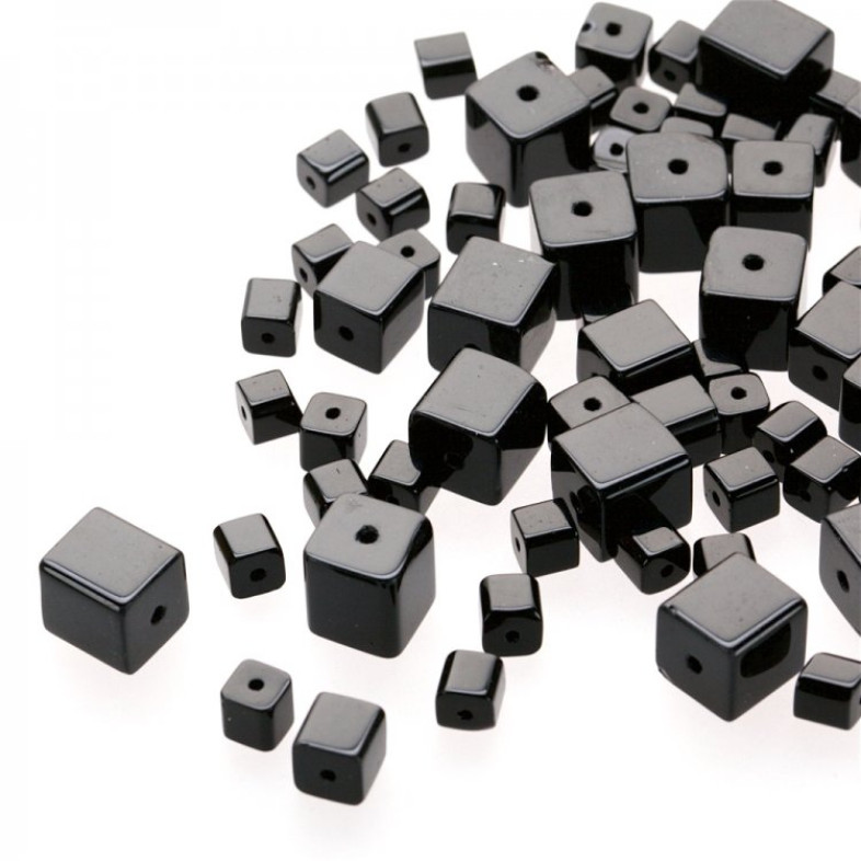 Koralik szklany 8x8 mm sześcienny czarny 1 szt