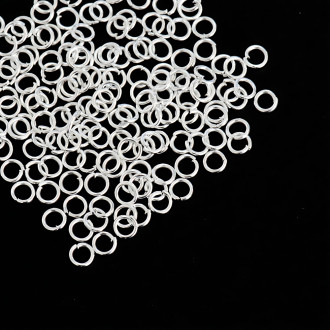 Jubilerskie pierścionki 4 mm w kolorze srebrny op.10 gr