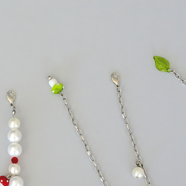 Bracelets (pair) made of glass beads and plastic pendants for legs No. 3