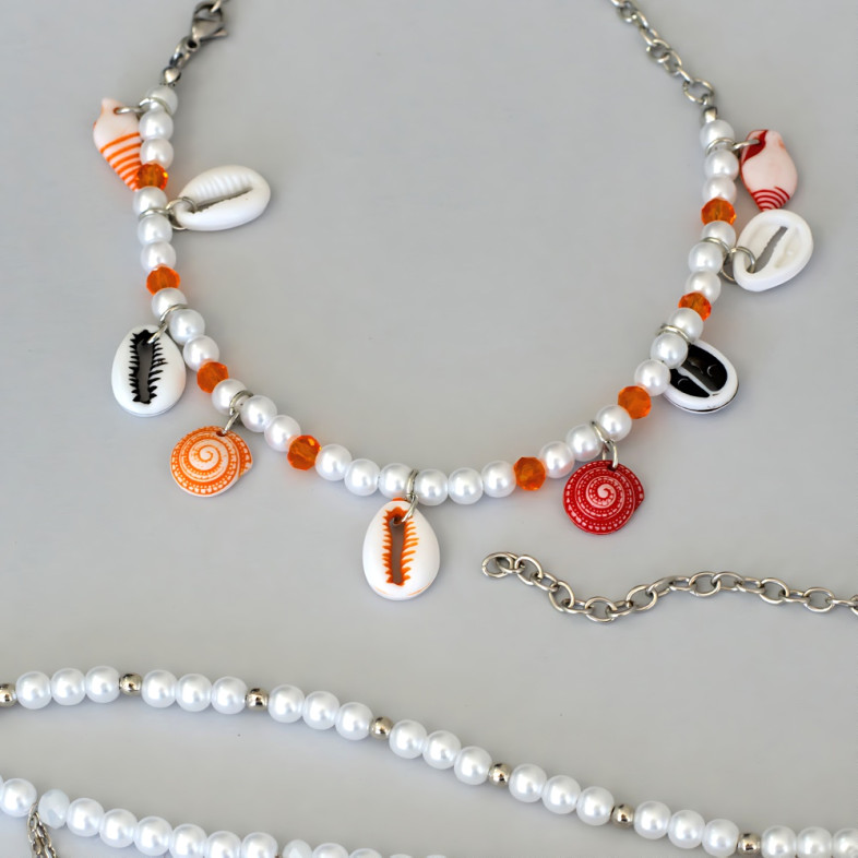 Bracelets (pair) made of plastic and crystal beads and with plastic pendants for legs No. 8