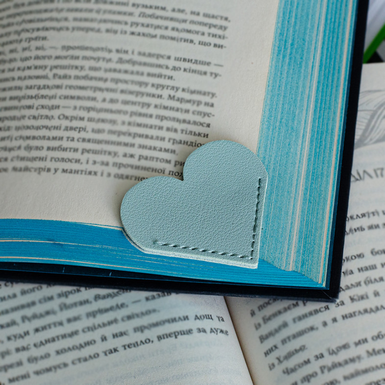 Leather bookmark 5x6 cm Heart turquoise 1 pc