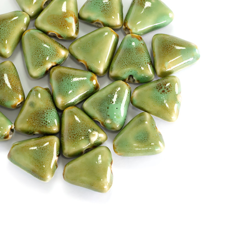 Koralik ceramiczny 16x8 mm trójkątny zielony 1 szt